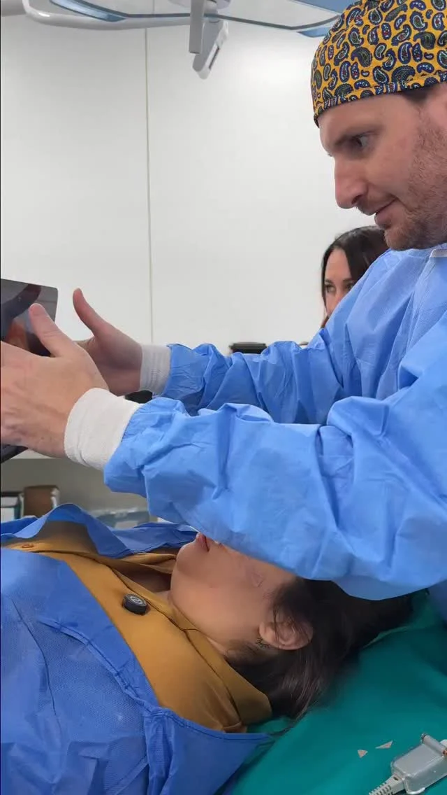 La reazione di Debora: cosa ne pensate del risultato?

📞 +39 392 1383817
📍Amato Medical Institute - Via Fiorelli 12, Napoli
📬 info@maurizioamato.com
🌍 www.maurizioamato.com

#rinoplastica #chirurgiaplastica #chirurgoplastico #chirurgiaplasticanapoli #newnose